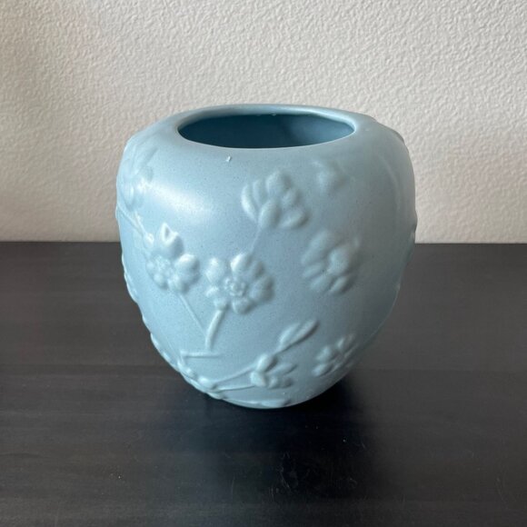 Haeger Matte Blue Floral Vase // Embossed Dogwood Branches // 6.75" Tall Vintage - Picture 4 of 7